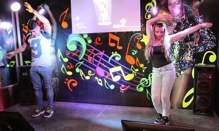 4 escenarios con sonido e iluminación. Karaoke e instrumentos musicales Hotel Magic Cristal Park Benidorm 4 escenarios con sonido e iluminación. Karaoke e instrumentos musicales Hotel Magic Cristal Park Benidorm