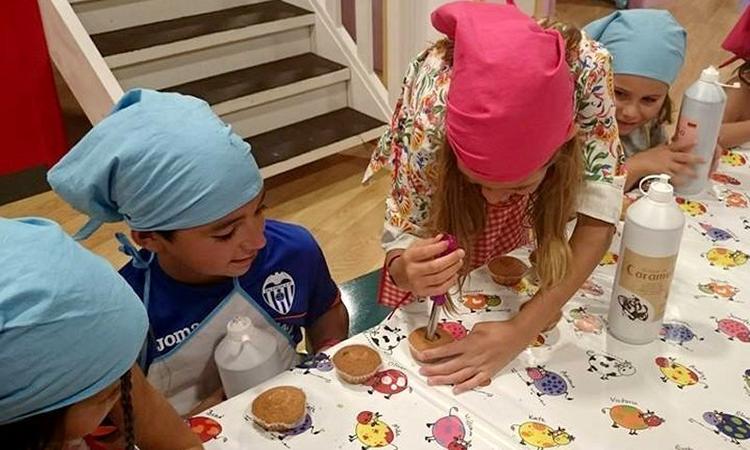 Taller de Cupcakes Hotel Magic Cristal Park Benidorm Taller de Cupcakes Hotel Magic Cristal Park Benidorm