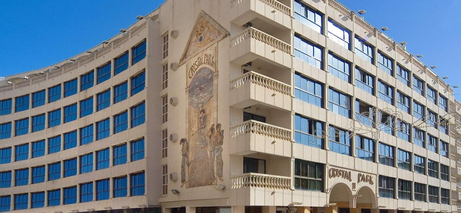 DISFRUTARÁS DE LOS MEJORES SERVICIOS Y EXPERIENCIAS Magic Cristal Park Benidorm DISFRUTARÁS DE LOS MEJORES SERVICIOS Y EXPERIENCIAS Magic Cristal Park Benidorm